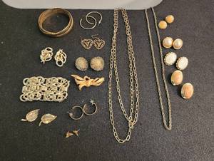 lot 34 image: Costume Jewelry