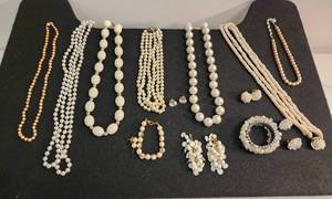 lot 35 image: Costume Jewelry