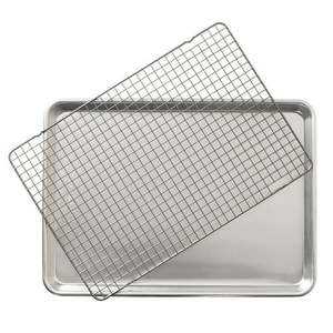 lot 52493 image: Nordic Ware 2 Piece Half Sheet with Oven-Safe Grid