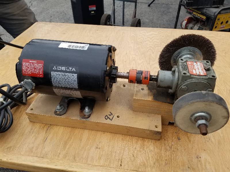 lot 22 image: Custom Benchtop Grinder Buffer