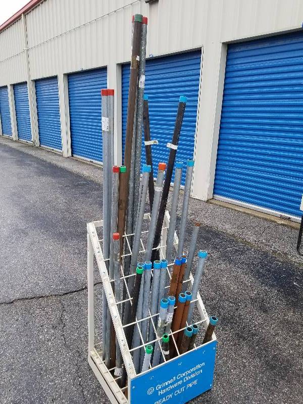 lot 63 image: Grinnel Ready Cut Pre Threaded Pipe w Rack