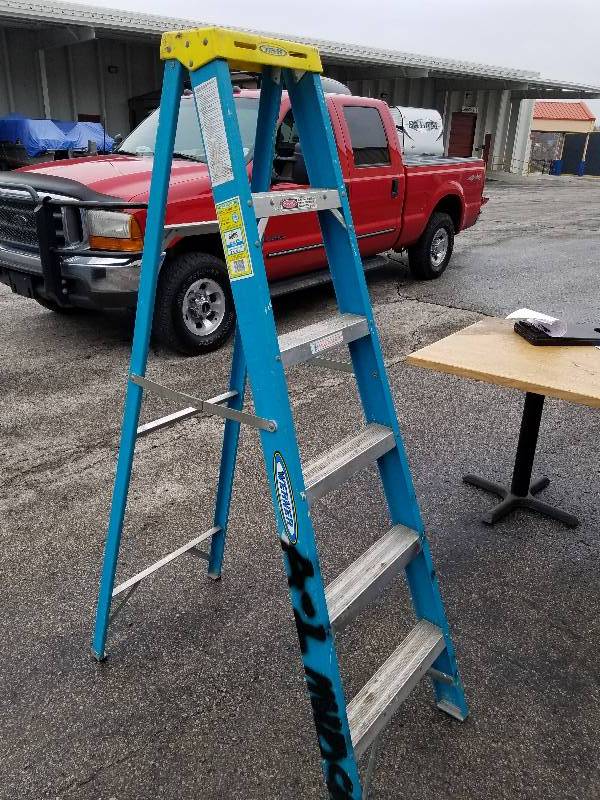 lot 71 image: Werner 6ft. Fiberglass Stepladder