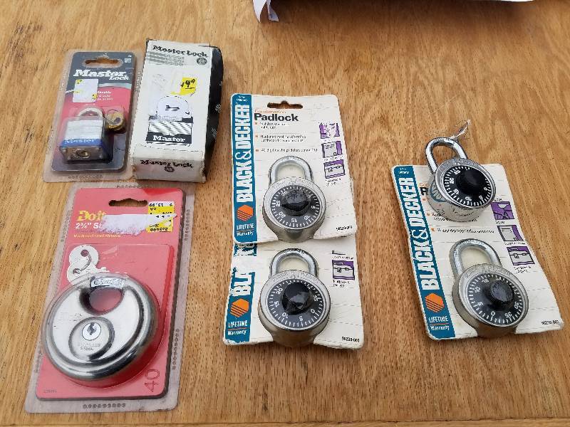 lot 90 image: Keyed And Combination Locks (7)