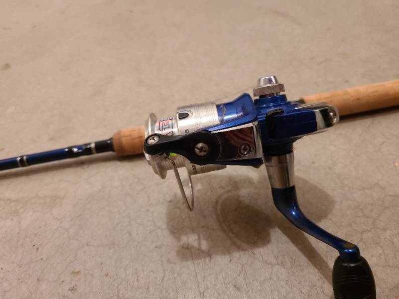 Daiwa Samurai 1500-38 spinning reel with 5'6 light lure rod  L & L Family  Estate Sales Small Wonderful Online Auction With Great Furniture, La-Z-Boy,  Great Artwork, Collectables, WSU, KU And Green