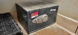 lot 18020 image: Heavy Duty Master Lock Safe