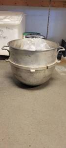 lot 18021 image: Commercial Hobart 60 Quart Mixing Bowl VMLH