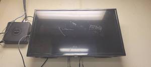 lot 18042 image: Element 31in TV W Remote