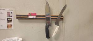 lot 18043 image: 18in Wooden Knife Holder