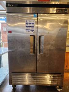 lot 18050 image: Turbo Air Deluxe Refrigerator Model TSR-49SD