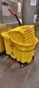 lot 18127 image: Rubbermaid Mop Bucket