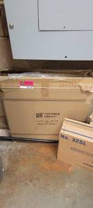 lot 18134 image: Box of 22in Thunder Group Seamless Rim Pizza Screens