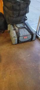 lot 18262 image: Pro Serve Rubbermaid Portable Food Carrier, Green