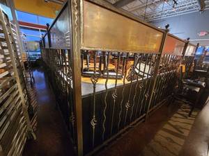 lot 18280 image: Decorative Iron Railing L Shaped