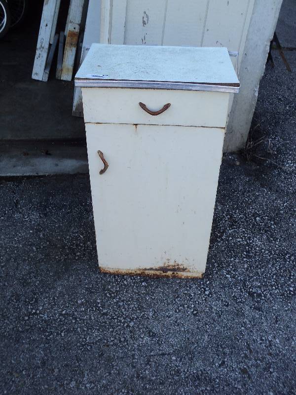 lot 4022 image: Metal Storage Cabinet with Drawer, 20 x 13 x 36tall