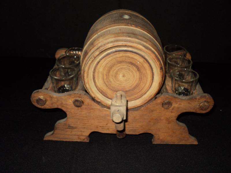 lot 4028 image: small keg style decanter w wooden stand and (6) shot glasses
