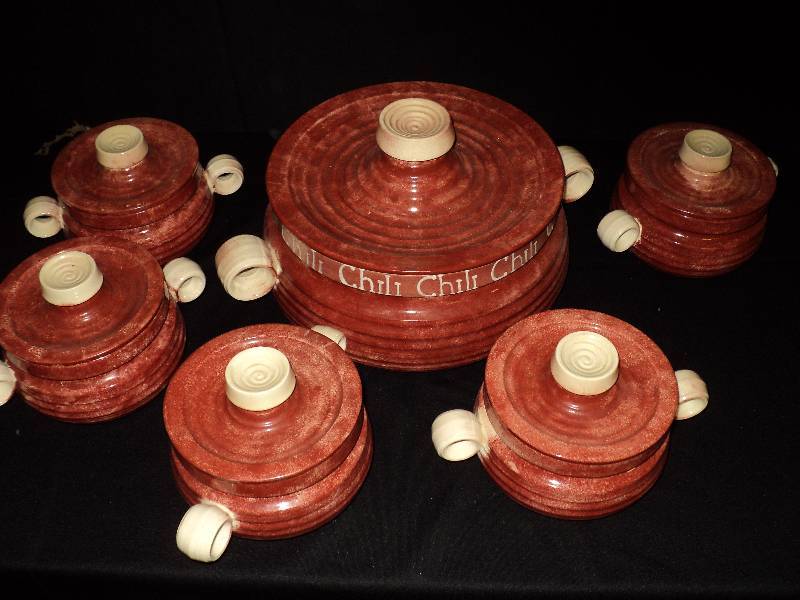 lot 4031 image: Ceramic Chili Pot w lid and (5) ceramic bowls w lids