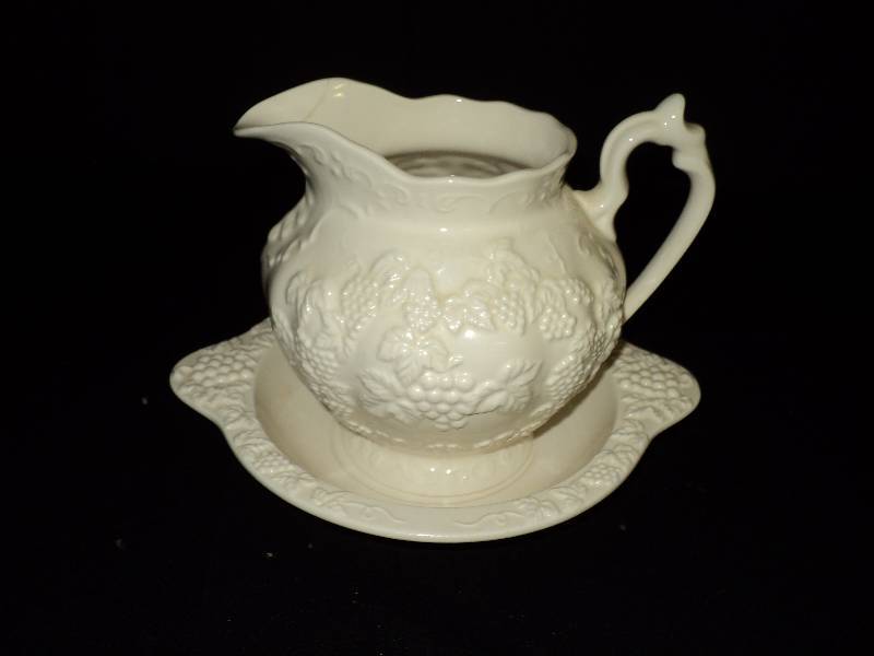 lot 4037 image: Lefton Ceramic Pitcher and Bowl, Japan