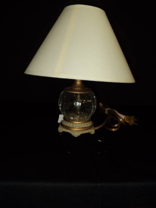 lot 4038 image: small glass lamp with shade