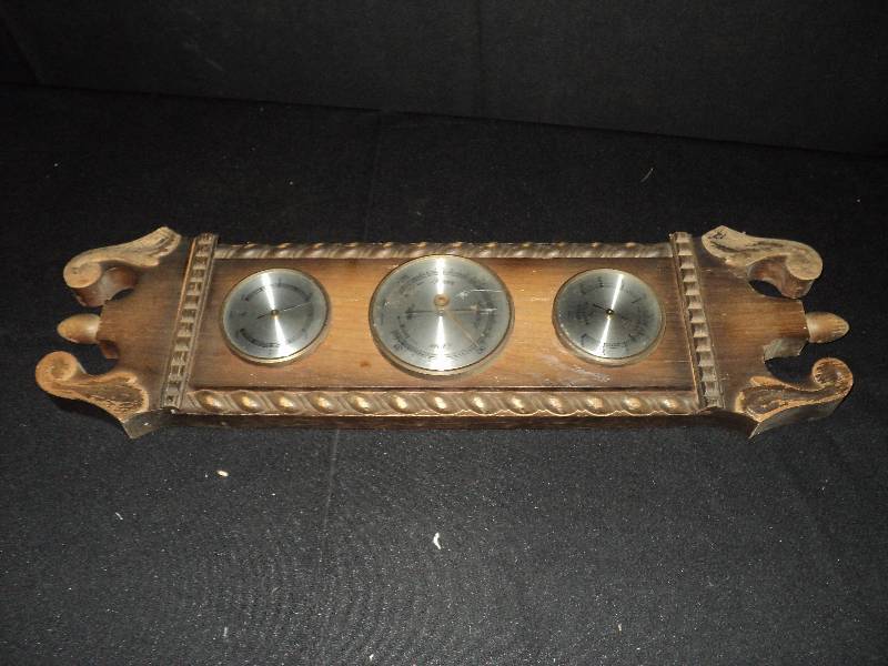 lot 4043 image: Vintage Wooden Weather gauge holder with working gauges