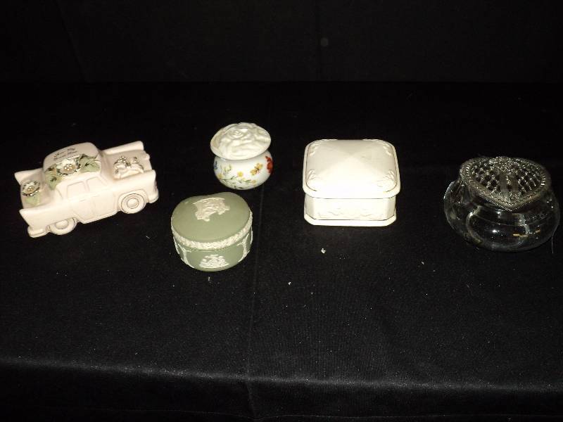 lot 4045 image: (5) ct. mixed lot ceramic and glass boxes and Pink Cadillac Bank