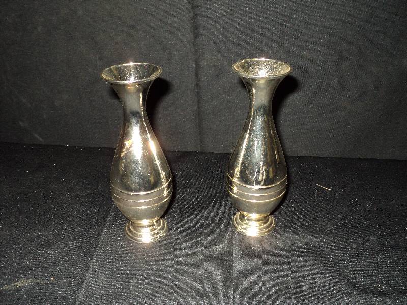lot 4051 image: (2) ct. lot weighted bud vases