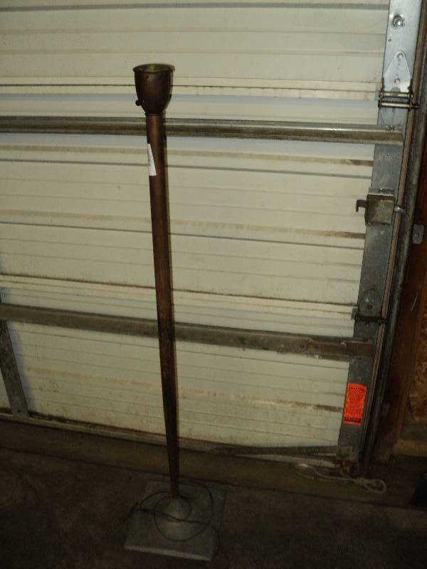lot 4055 image: Metal Floor Lamp w aluminum base, 50 tall, works