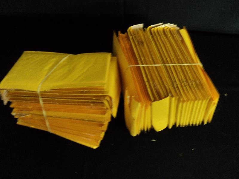 lot 4062 image: (50) ct. lot U-Line JiffyLite #000 padded mailing envelopes, 5 x 7, 10 cents per envelope, perfect for shipping