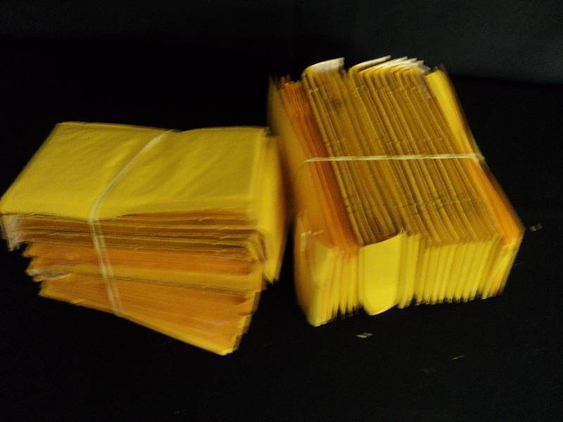 lot 4063 image: (50) ct. lot U-Line JiffyLite #000 padded mailing envelopes, 5 x 7, 10 cents per envelope, perfect for shipping