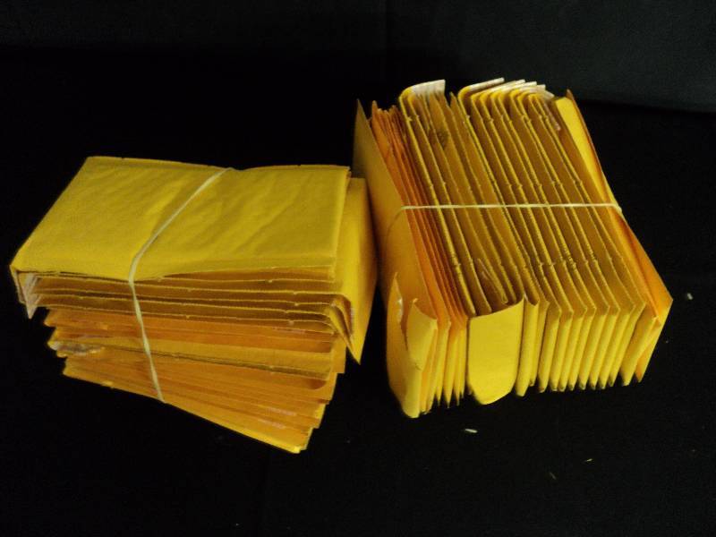 lot 4066 image: (50) ct. lot U-Line JiffyLite #000 padded mailing envelopes, 5 x 7, 10 cents per envelope, perfect for shipping