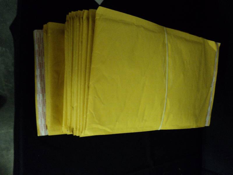 lot 4067 image: (28) ct. lot sealed air padded mailers 8 x 11, 20 cents per envelope Great for shipping