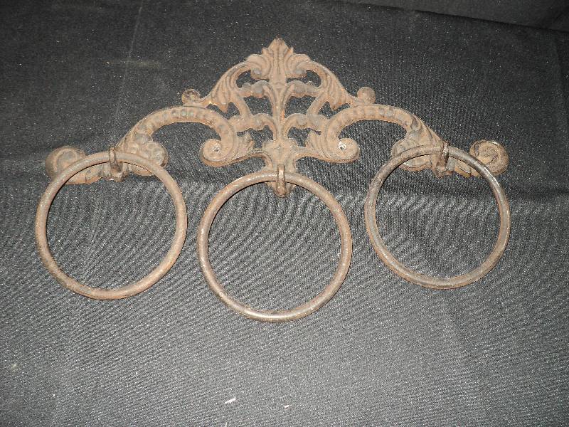 lot 4069 image: Wrought Iron ring towel holder, holds 3 towels, hardware not included.