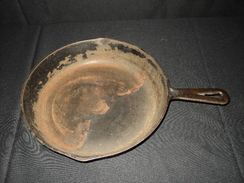 lot 4071 image: 10 Cast Iron Skillet #7