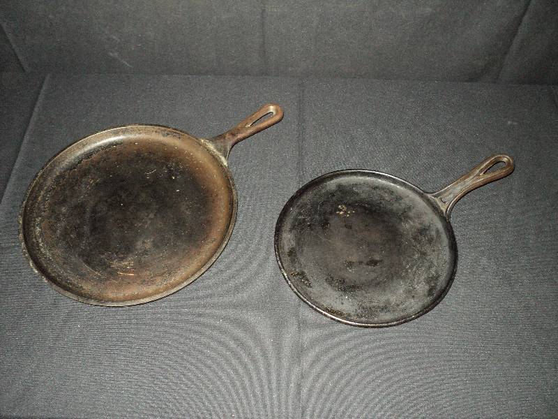 lot 4072 image: (2) ct. lot Cast iron fajita skillet (1) 8-12 diameter, (1) 10-12 diameter Lodge