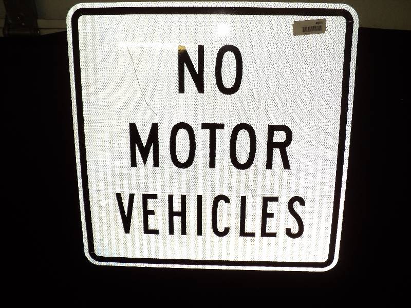 lot 4081 image: new No Motor Vehicles Aluminum Sign 24 x 24