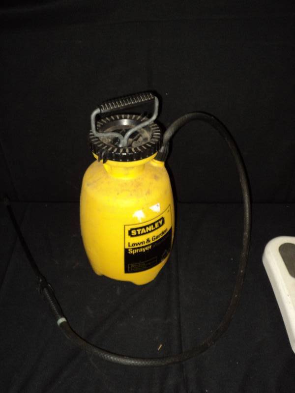 lot 4098 image: (1) Stanley Lawn and garden Sprayer, one gallon capacity, used- works