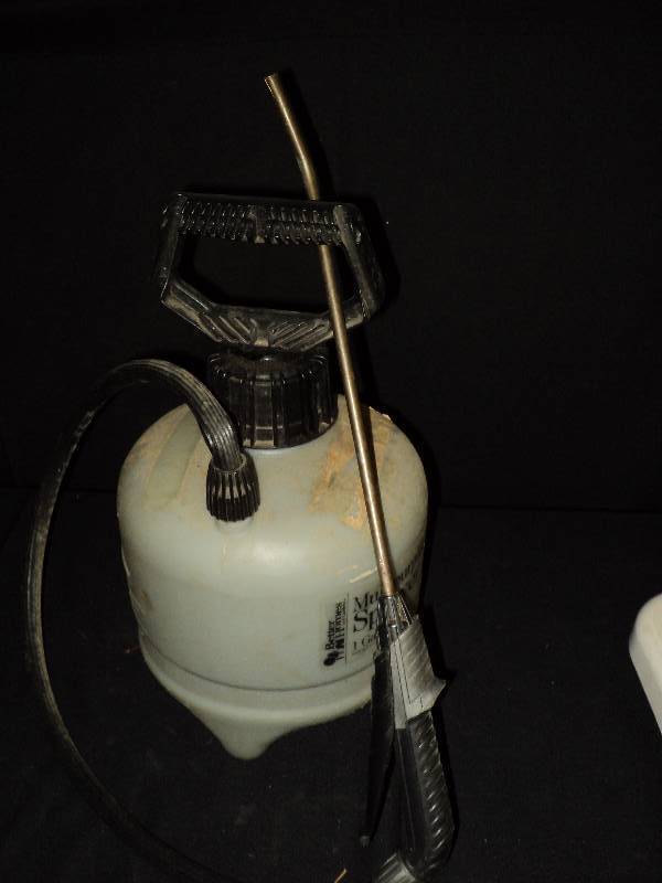 lot 4099 image: (1) Better Homes and gardens Multi-purpose Sprayer, 1 gallon capacity, used-works