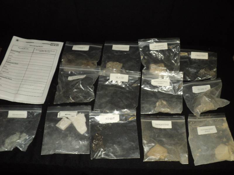 lot 4113 image: Rock Sorting Geology Teaching Kit with 13 rock samples and observation sheet