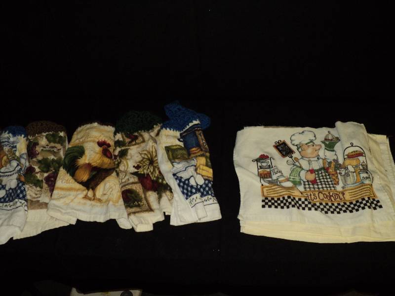 lot 4118 image: (15) piece mixed lot of (in-progress) projects towels (5) w crochet tops- need buttons, (10) hand towel halves