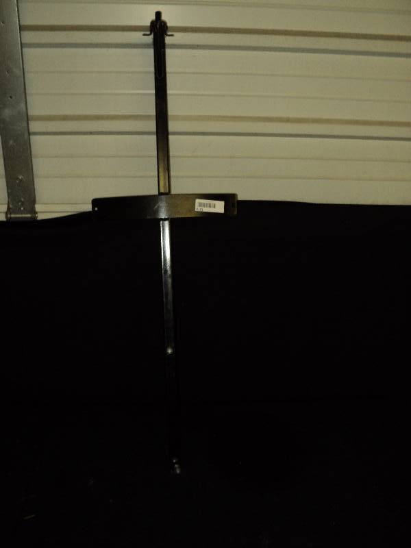 lot 4137 image: Trailer Mount Backpack Blower hanger