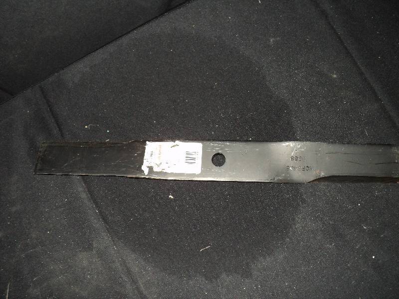 lot 4150 image: (1) Copperhead 18  Low lift mower blade, new- not in the package