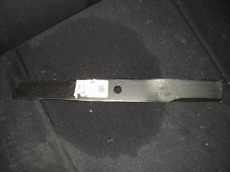 lot 4151 image: (1) Copperhead 18  Low lift mower blade, new- not in the package