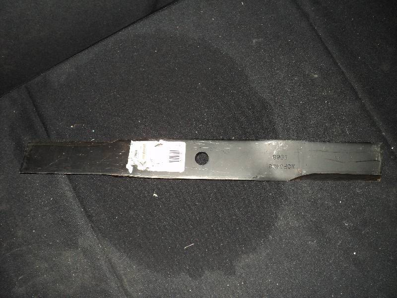 lot 4152 image: (1) Copperhead 18  Low lift mower blade, new- not in the package