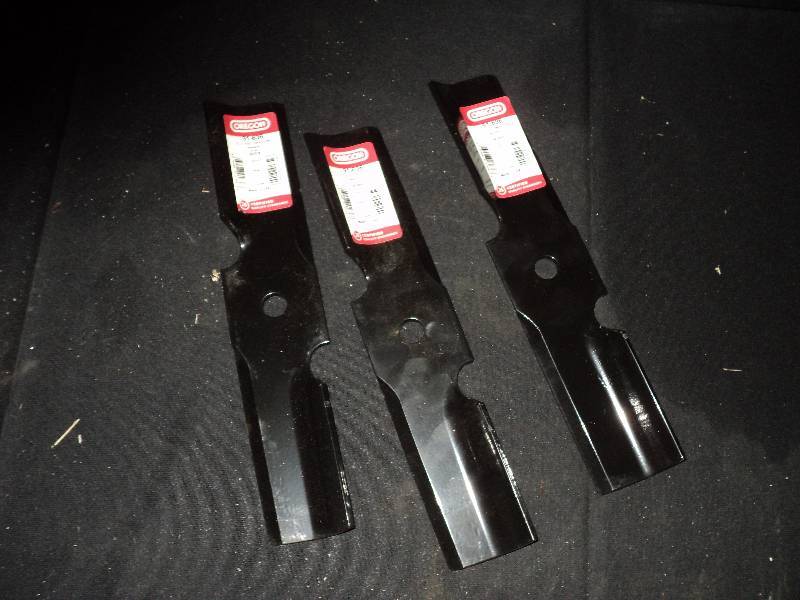 lot 4154 image: (3) ct. lot of new Oregon Mower Blades 91-636, 12., .630 center hole , replaces scag 482959