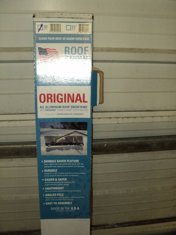 lot 4208 image: Roof Snow rake, 16 Aluminum