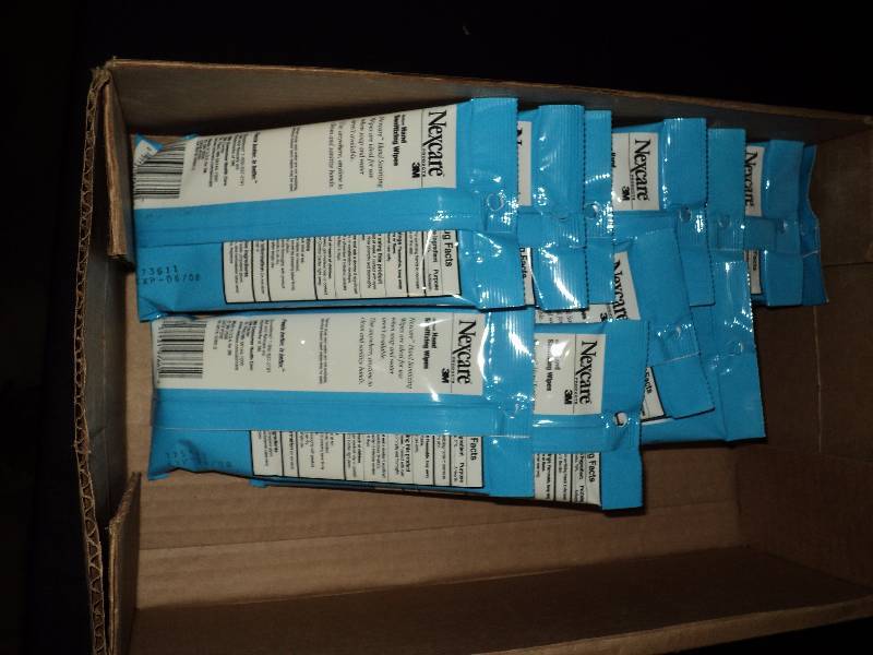 lot 4209 image: (12) ct. lot Nexcare 3M hand sanitizing wipes, each package contains 20 alcohol wipes