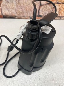 lot 9246 image: Utilitech Thermoplastic 13 HP Submersible WATER Utility Pump 10ft Cord 0955647
