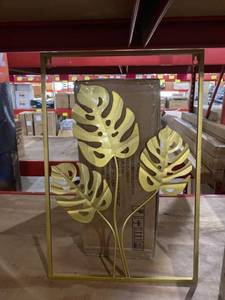 lot 24079 image: Gold Three Leaf Wall Mart 24��x15��