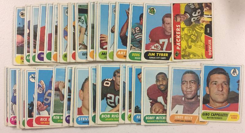 lot 1020 image: Lot of 1968 Topps Football Cards