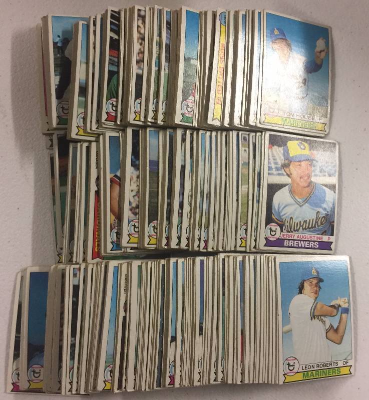 lot 1027 image: Huge Lot of Over 300 1979 Topps Baseball Cards Vg-Ex to Ex-Mint