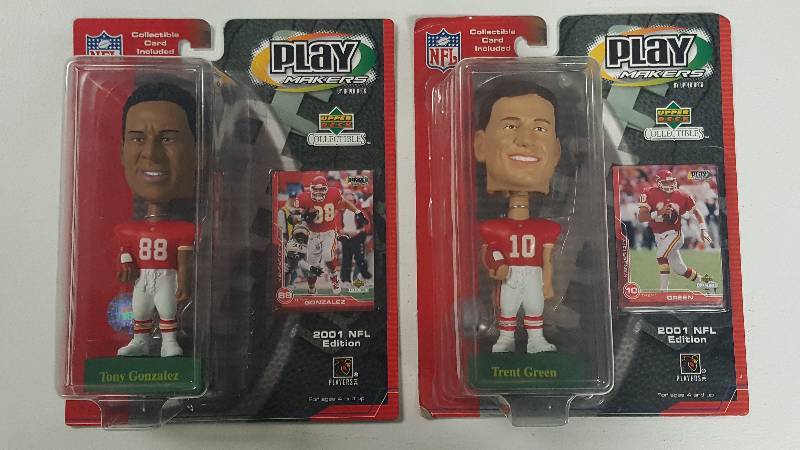 lot 1089D image: 2001 Upper Deck Playmakers Tony Gonzalez & Trent Green Bobbleheads w Collectors Cards